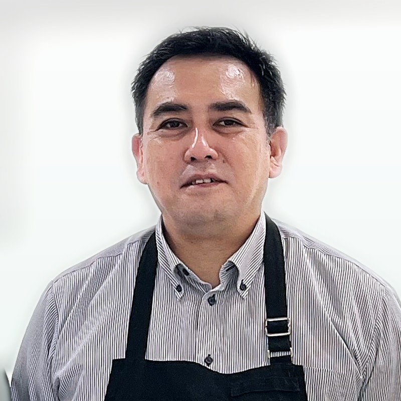 店長の川内敦視。管理理容師